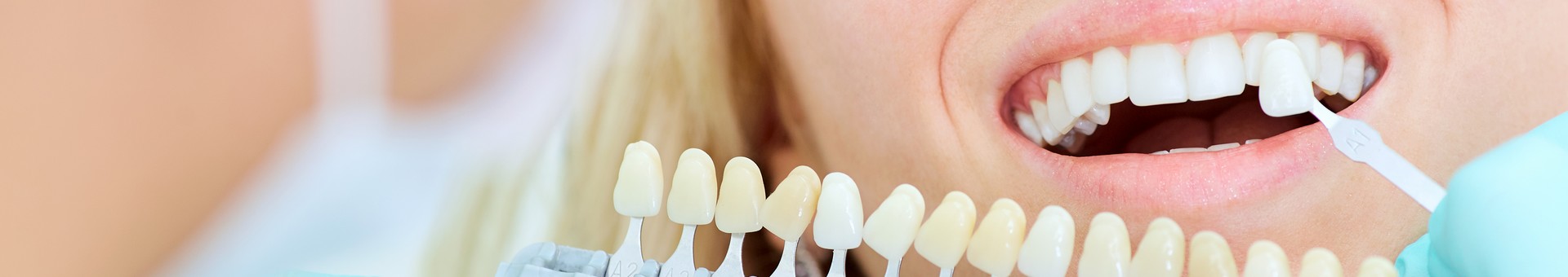 Die moderne Zahnmedizin ist heute in der Lage, selbst mit einer Totalprothese Ästhetik und Funktion wiederherzustellen.